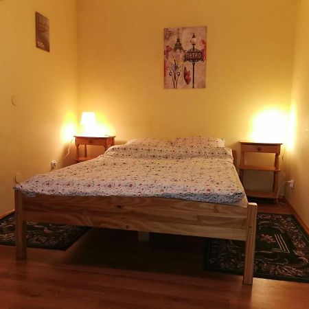 Wynajem Pokoi Guest House Чарни Дунаец Екстериор снимка