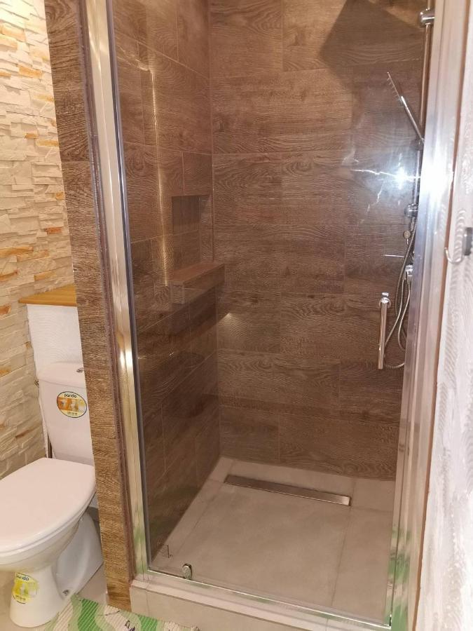 Wynajem Pokoi Guest House Чарни Дунаец Екстериор снимка