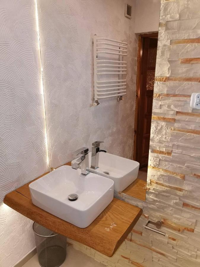 Wynajem Pokoi Guest House Чарни Дунаец Екстериор снимка