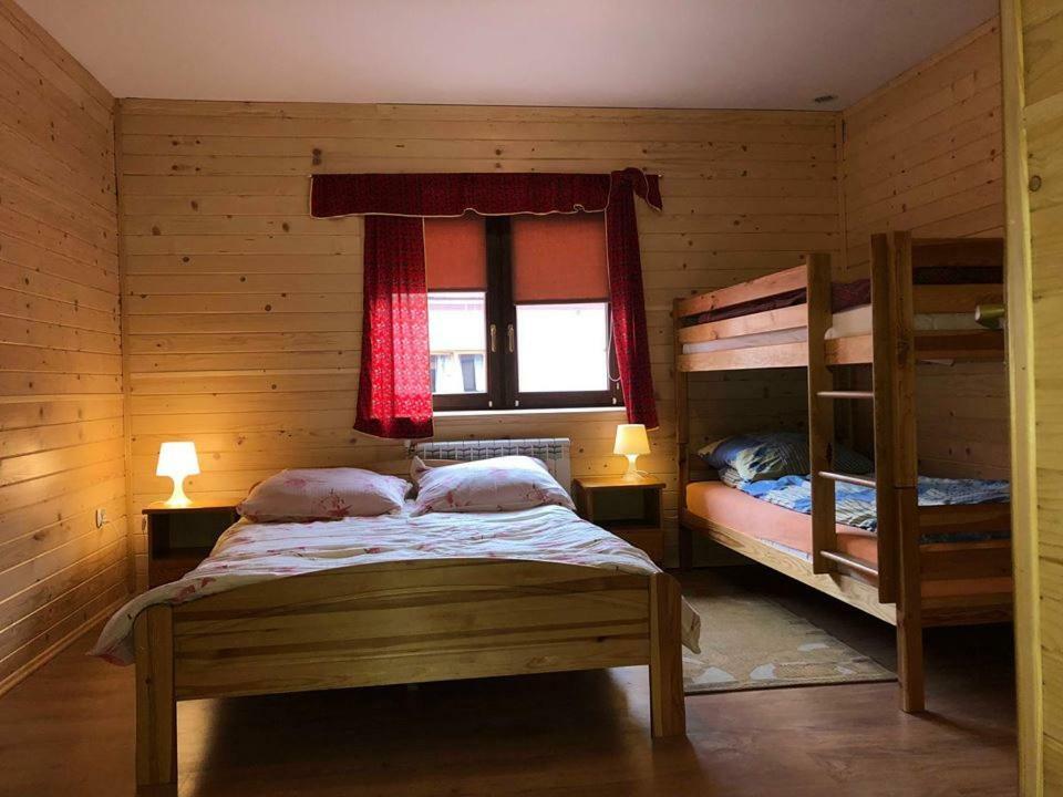 Wynajem Pokoi Guest House Чарни Дунаец Екстериор снимка